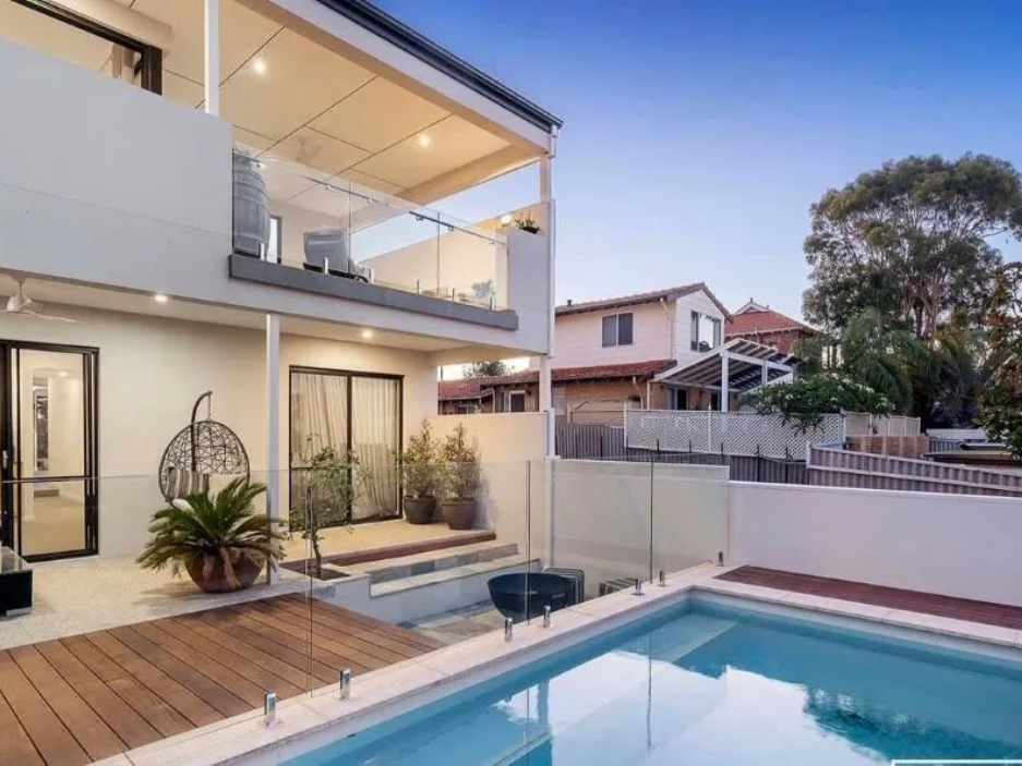 What Style Pool Fence Should I Consider?